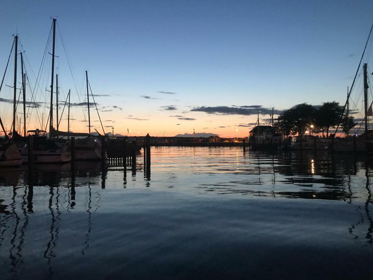 Apartamento Liegeplatz Twee Laboe Exterior foto